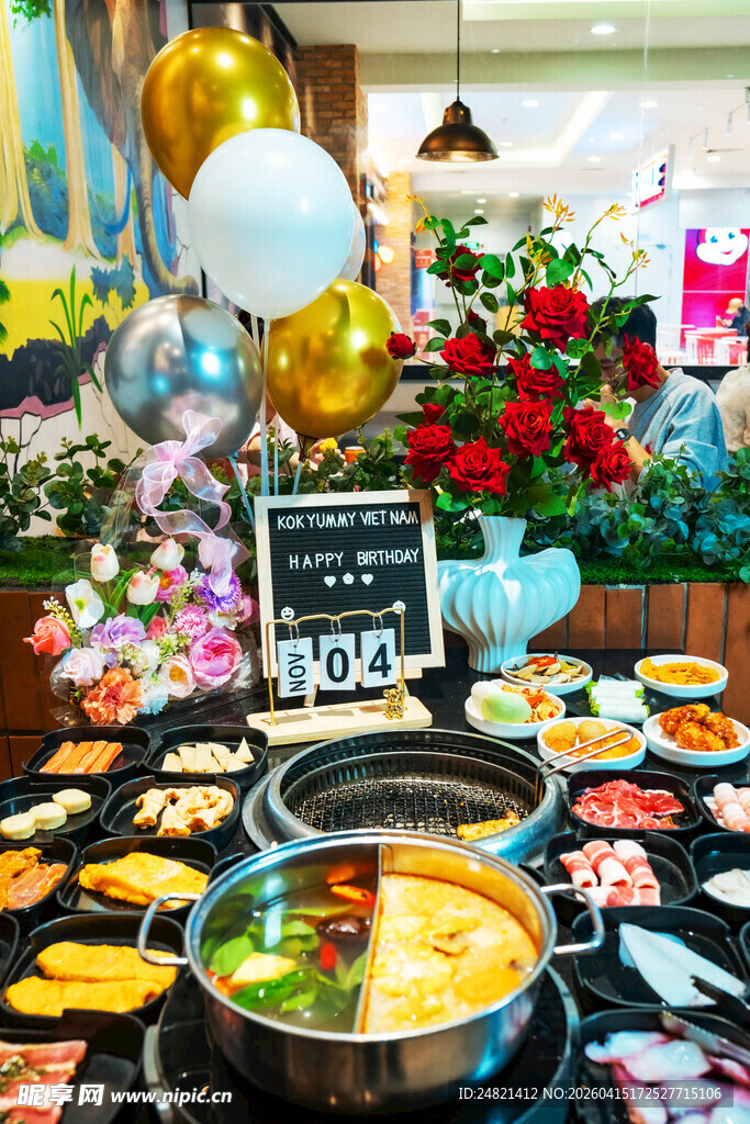 欢乐聚会美食装饰场景