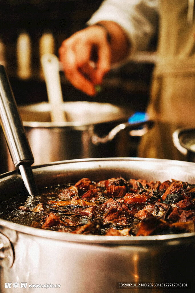 厨师烹饪中的美味菜肴