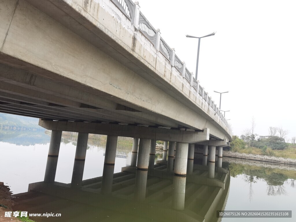 水上桥梁远景