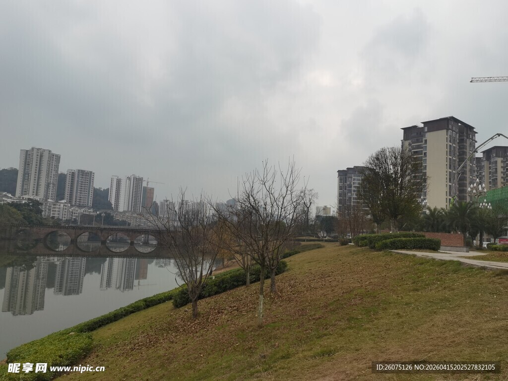 城市河畔风景