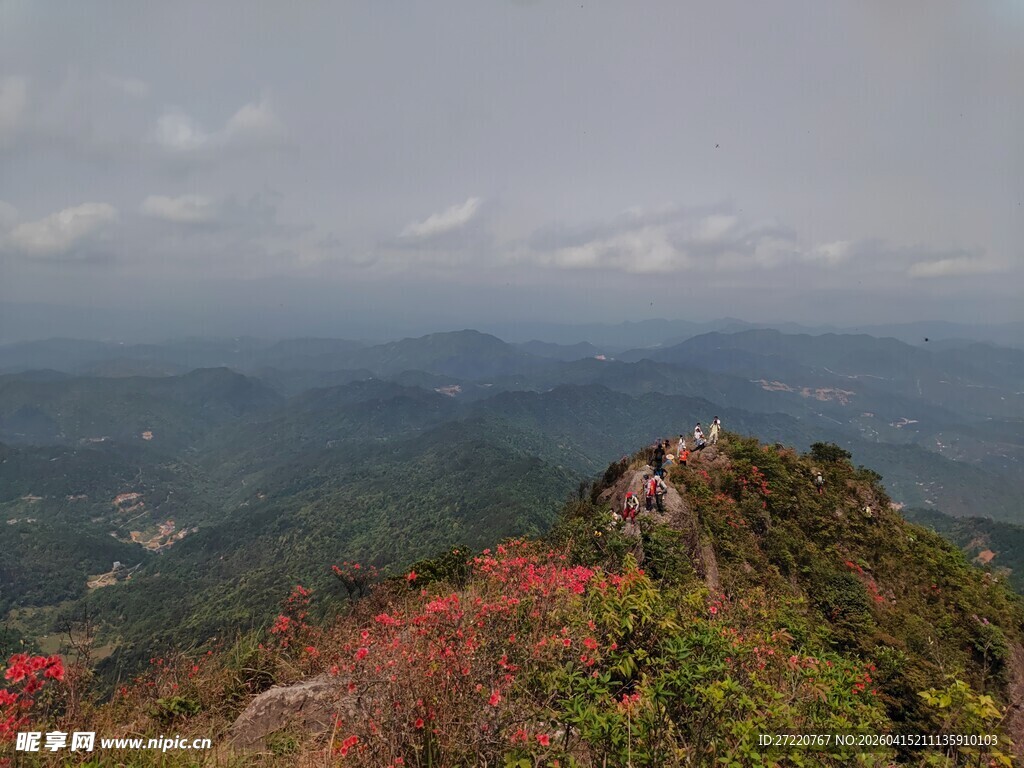 山巅美景 红叶点缀山峦