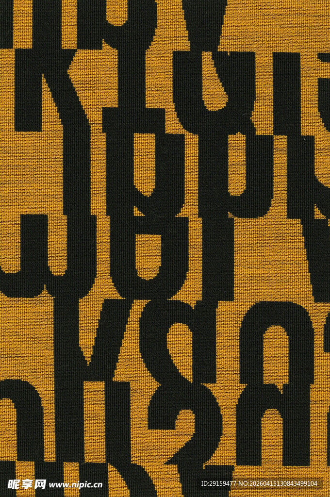 木质背景上的黑色字母图案