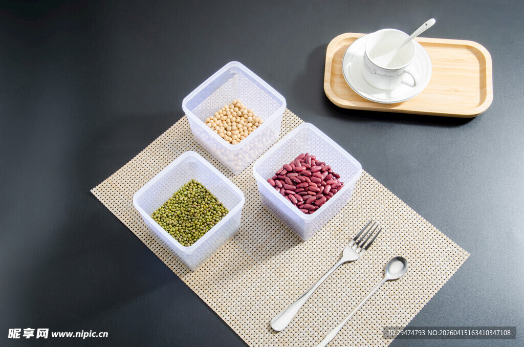 多样食材收纳盒摆放展示