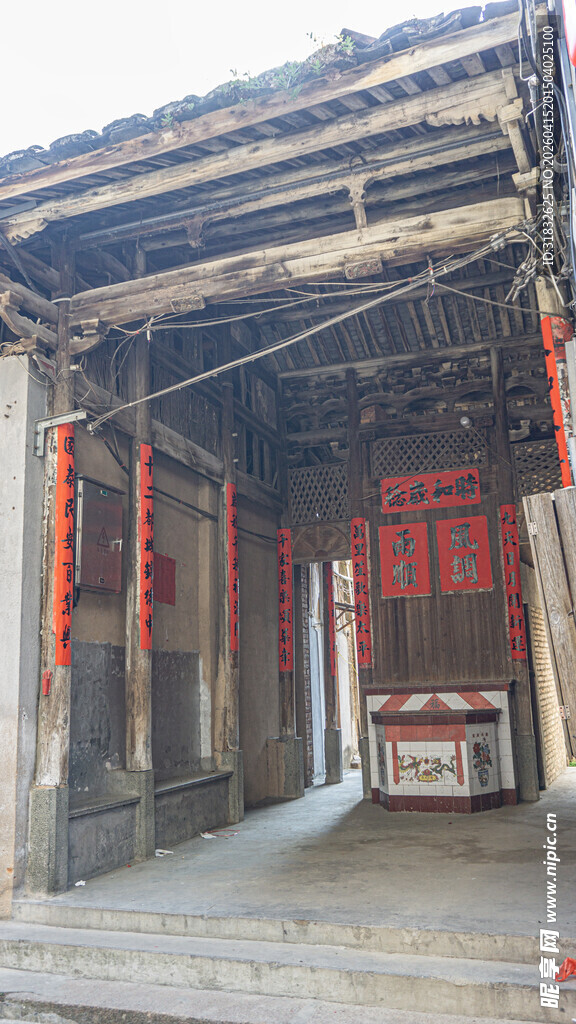 古旧门楼 尽显岁月韵味