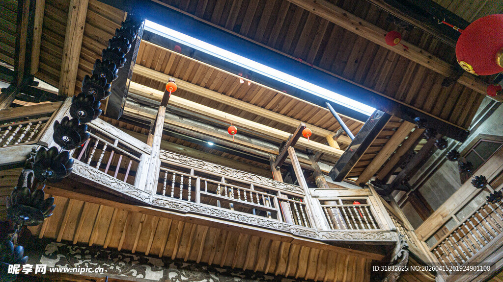 传统木质阁楼建筑景观