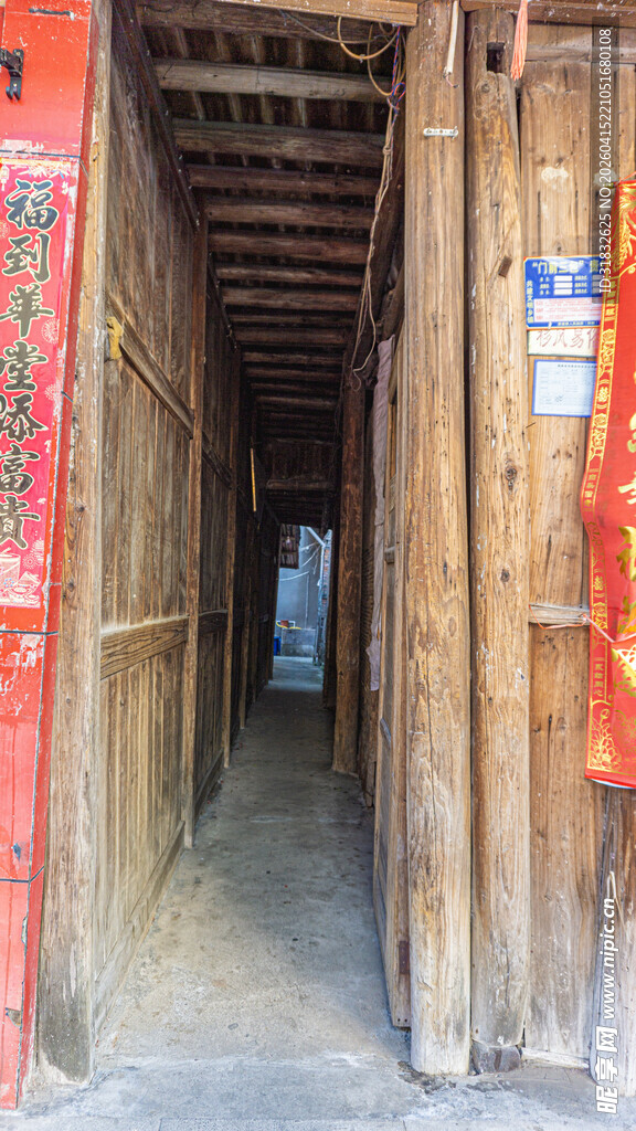 古旧木廊 岁月斑驳之景