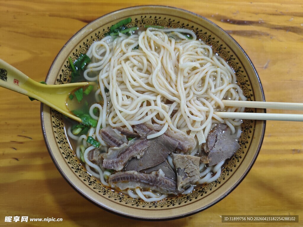 一碗美味的牛肉汤面