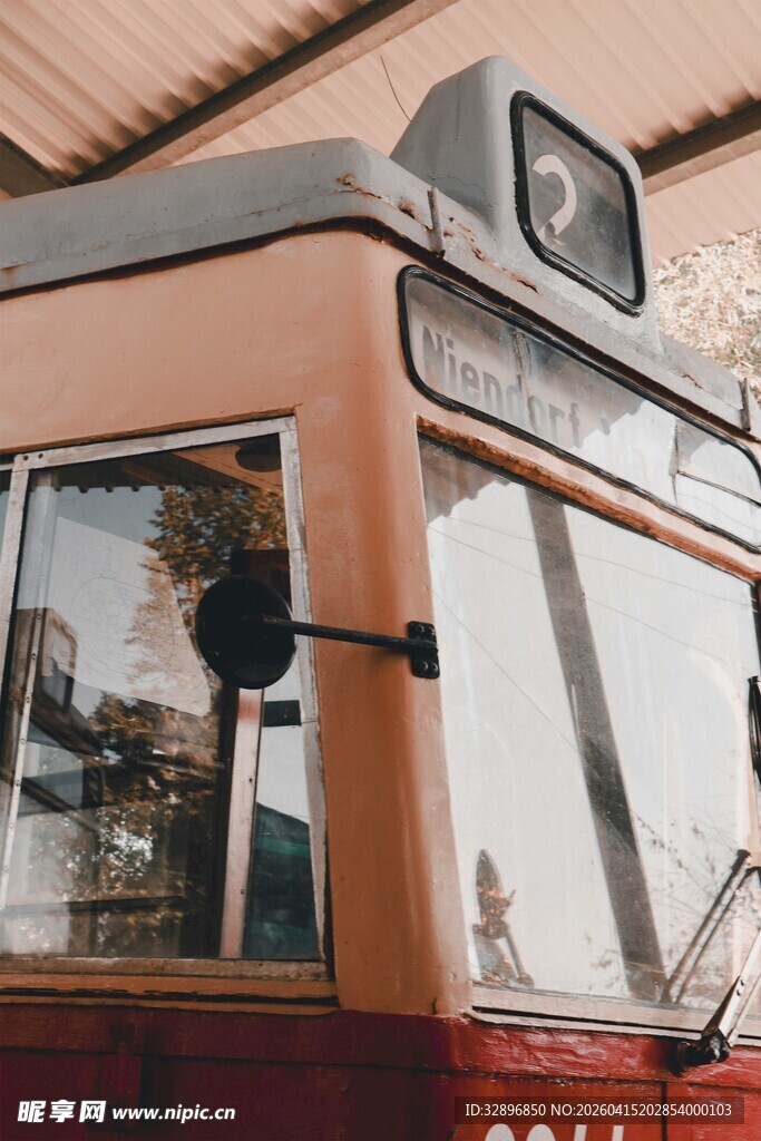 复古面包车车头特写