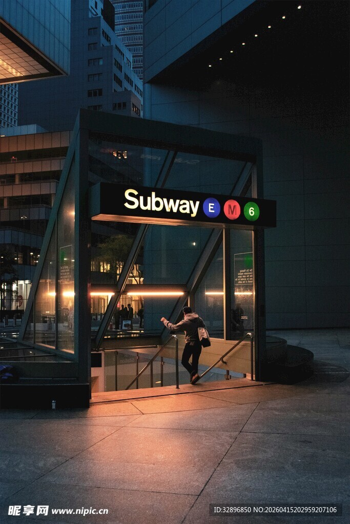 夜幕下的Subway门店
