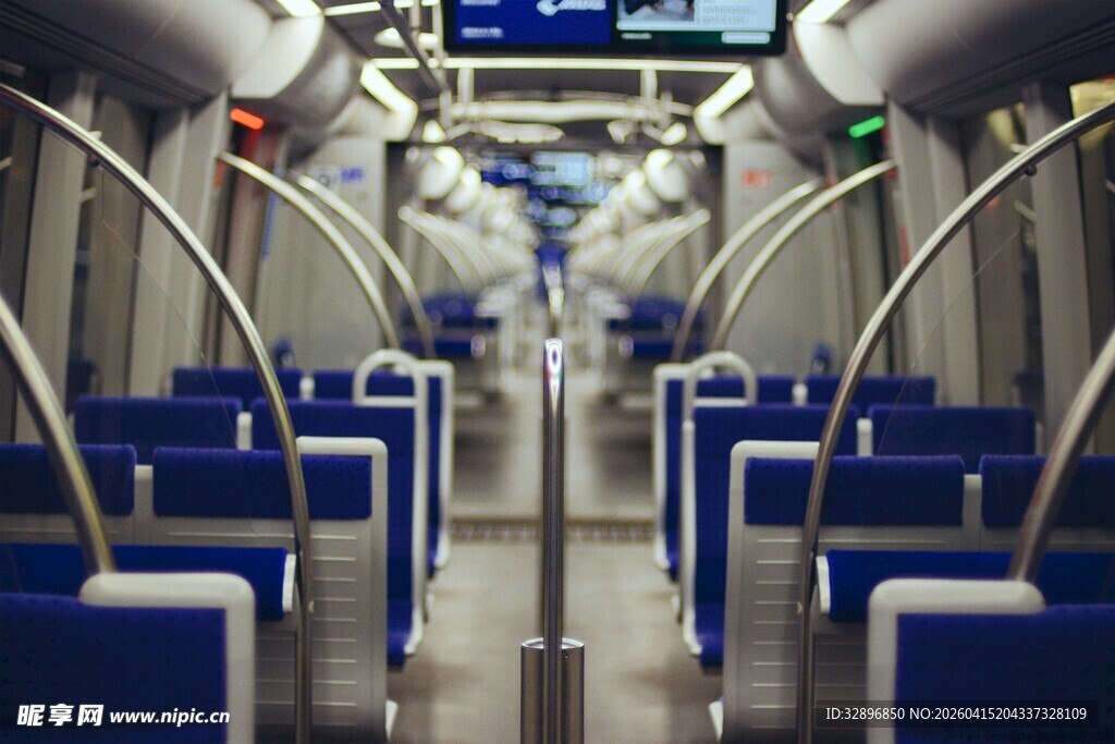 地铁车厢内景