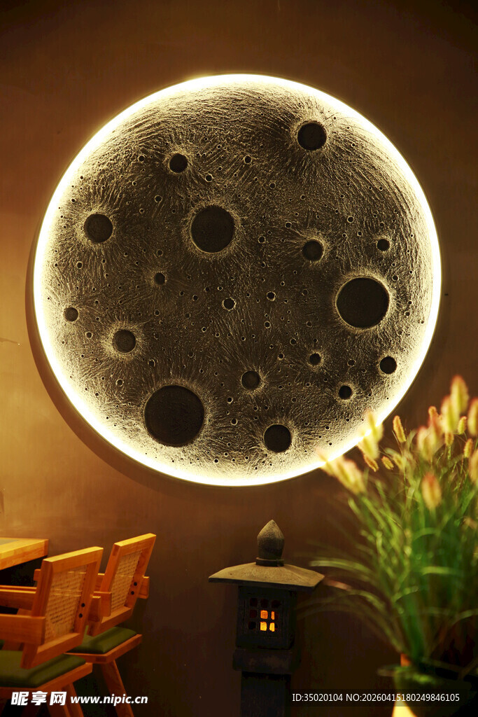 月球造型壁灯点亮温馨空间