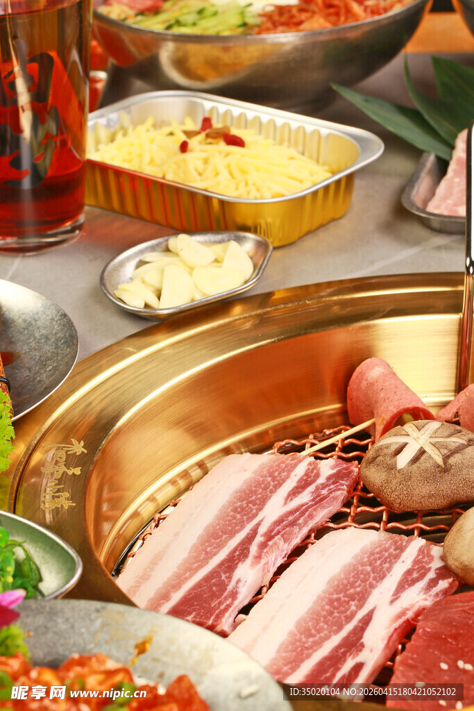 丰盛火锅食材诱人呈现