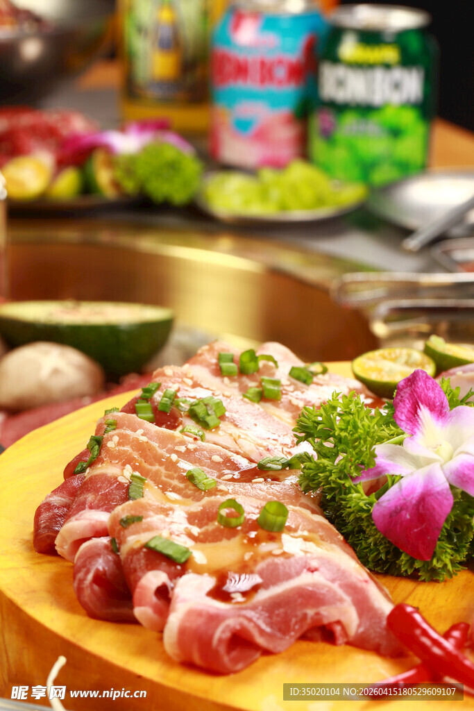 鲜嫩火锅肉片美味诱人