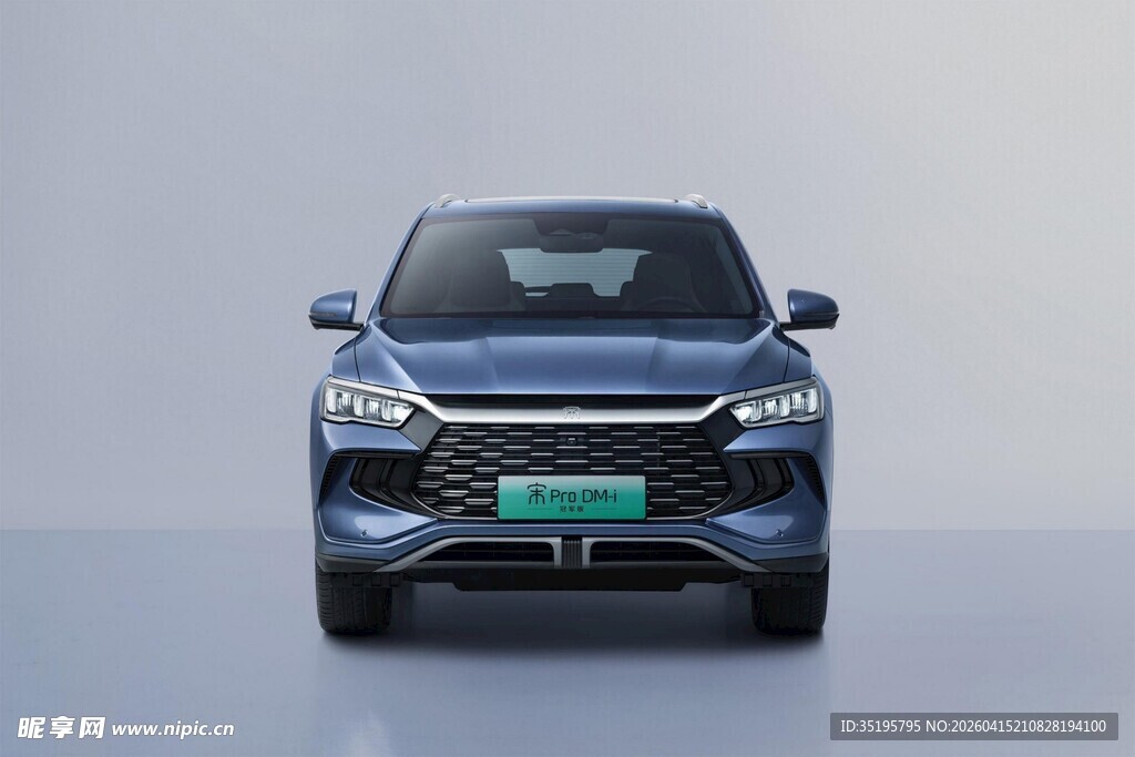 蓝色新能源汽车正脸特写