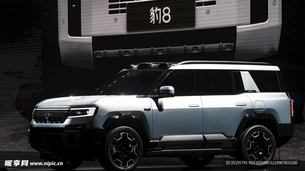 未来感银灰越野概念车