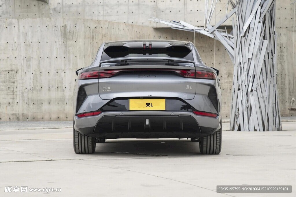 时尚SUV汽车尾部特写