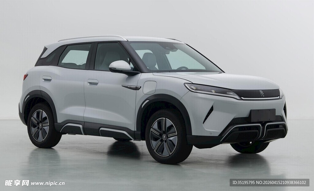 银色时尚SUV汽车展示