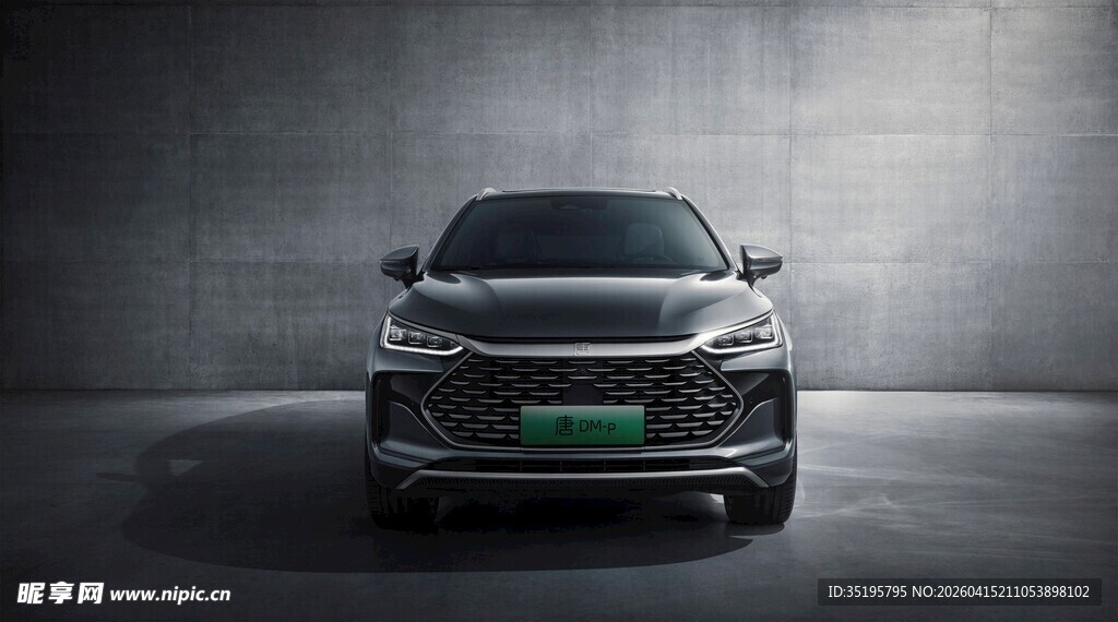 黑色时尚款新能源汽车