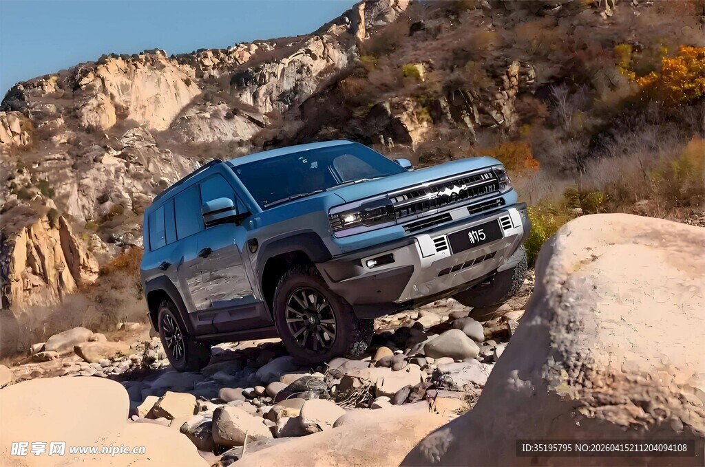 越野皮卡勇闯崎岖山路