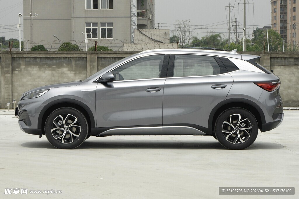 银色时尚SUV汽车外观