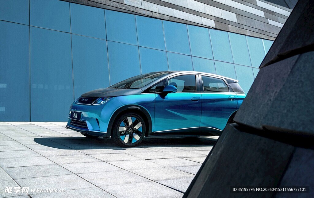 时尚蓝色轿车外观展示