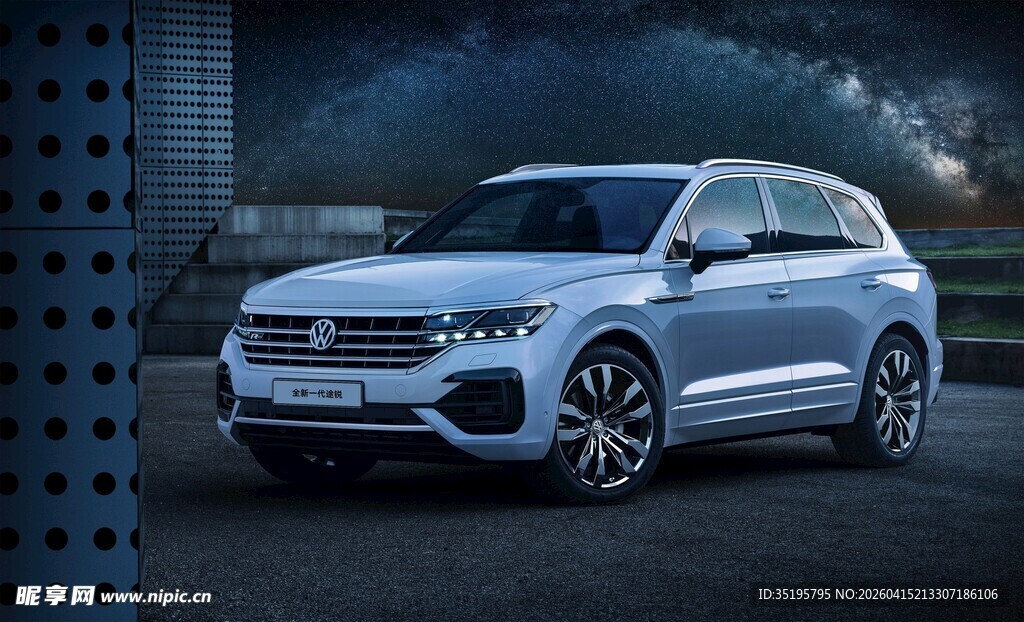 银色时尚SUV汽车展示