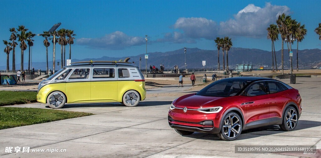 复古与现代汽车同框展示