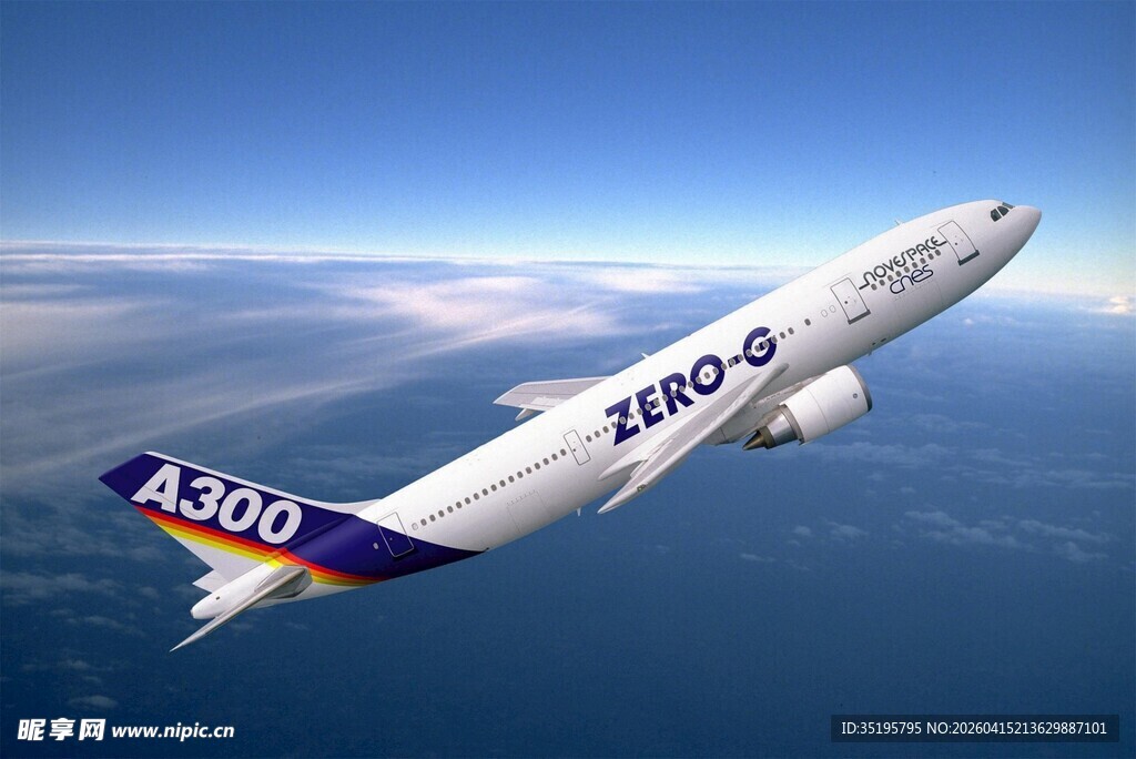 空中飞行的A320客机