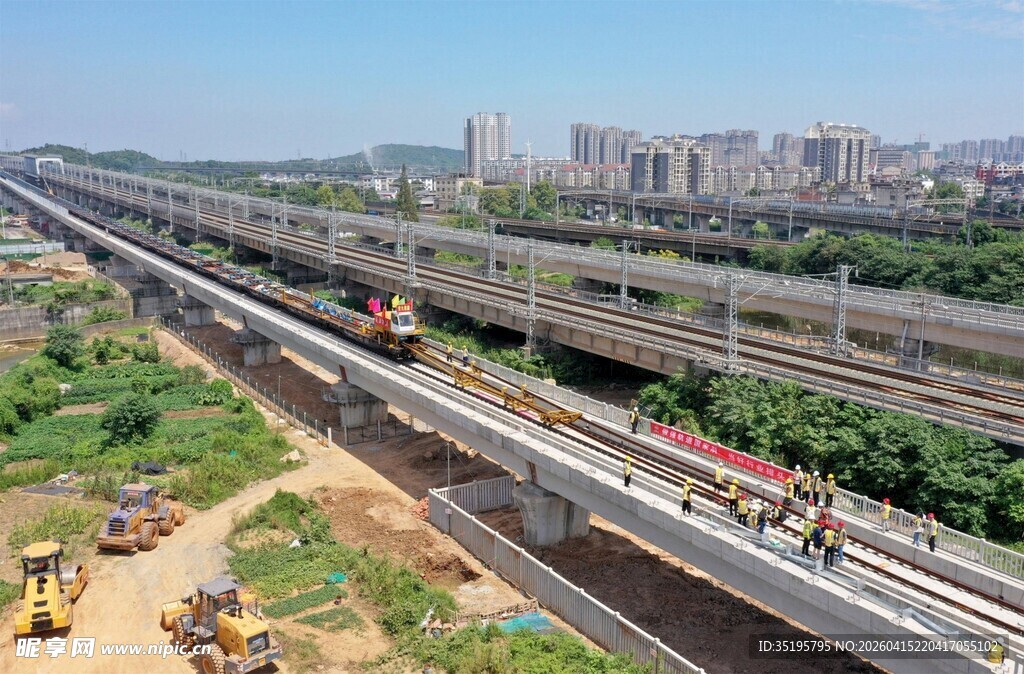 城市铁路施工现场俯瞰