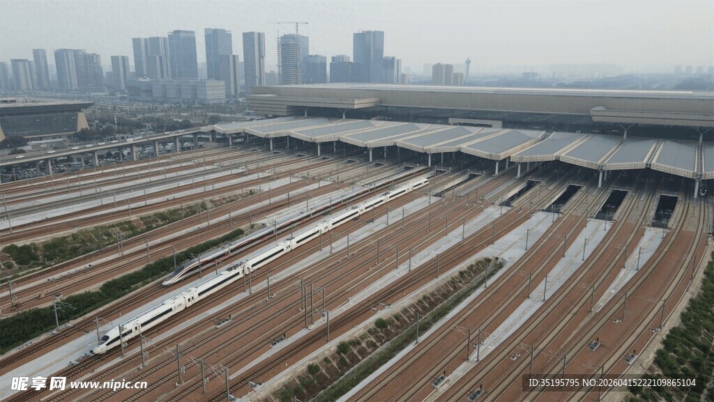 繁忙铁路枢纽城市远景