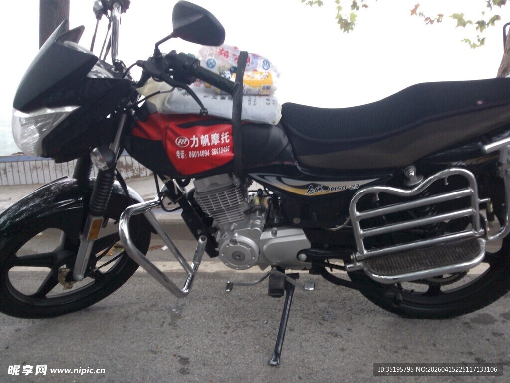 黑色摩托车展示