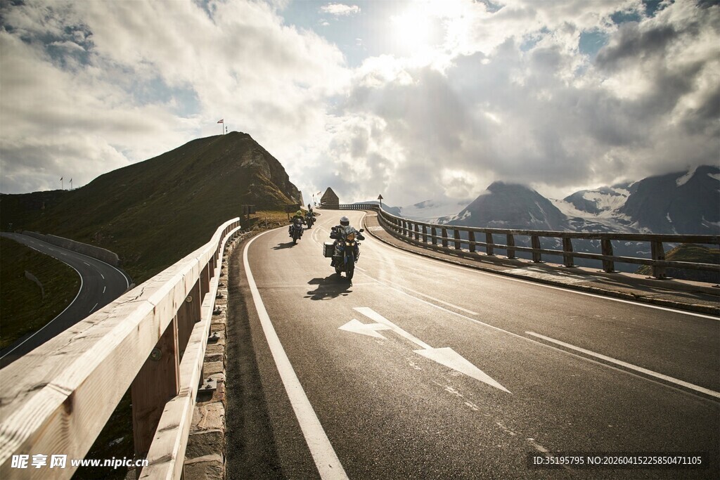 公路骑行畅享自由风景