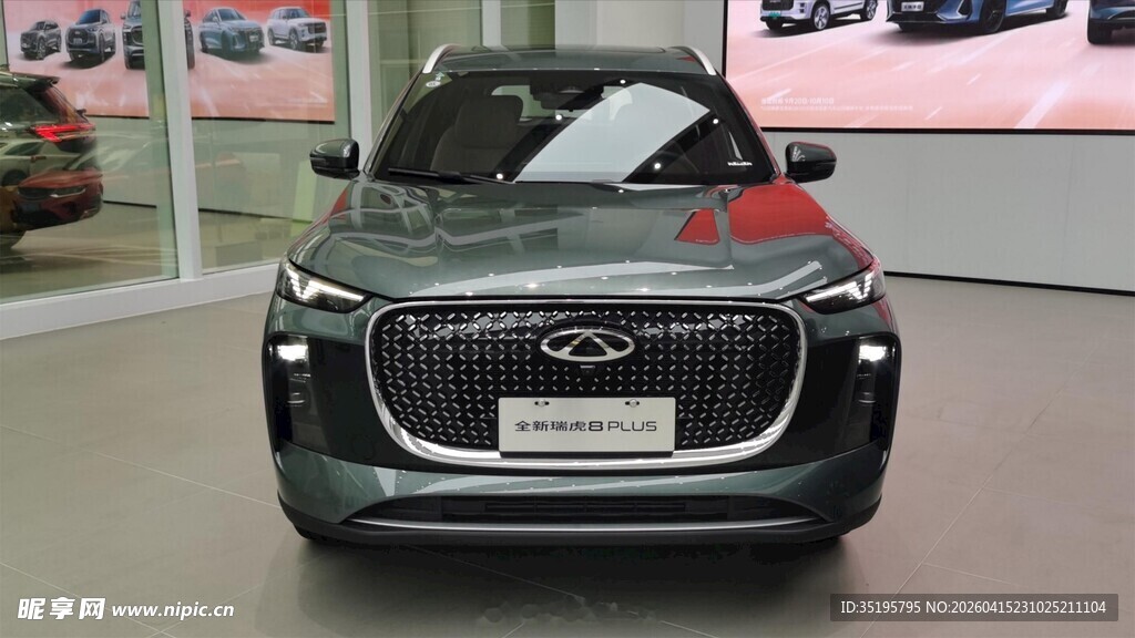 黑色新款汽车展示