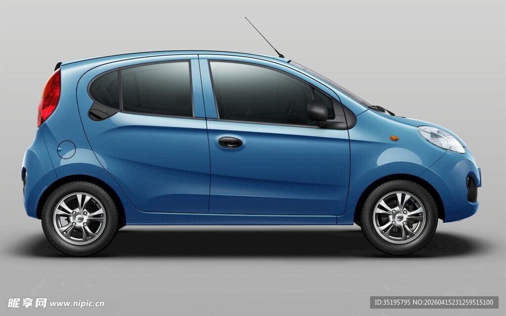 蓝色小巧家用轿车