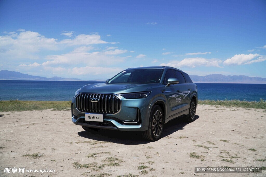 海边沙地中的炫酷SUV
