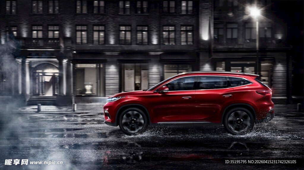 雨夜街头的红色炫酷SUV