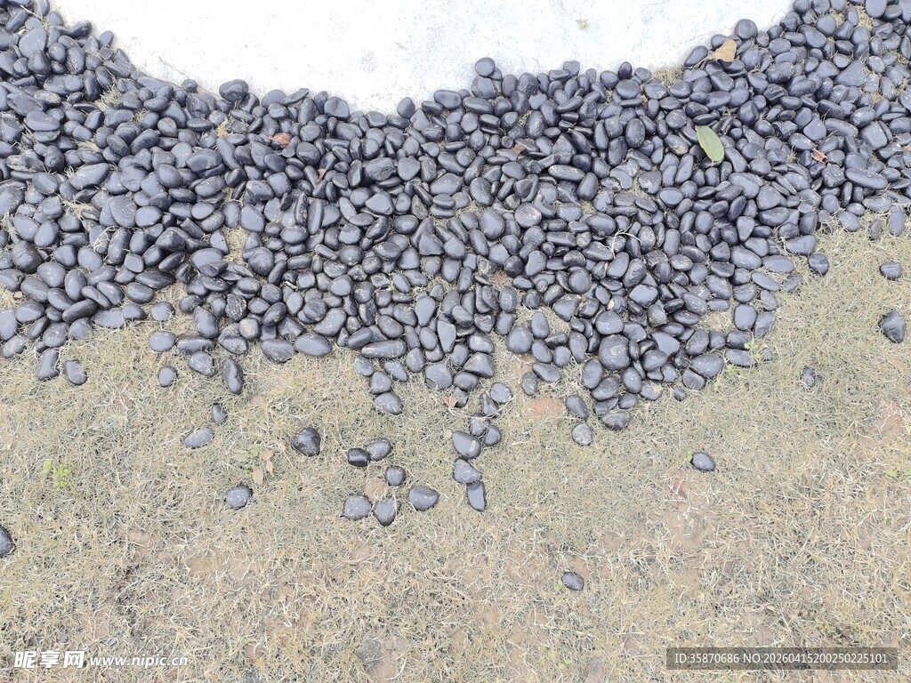 碎石与沙土的地面纹理