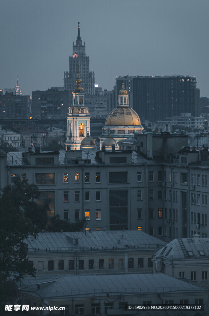 夜幕下的城市建筑景观