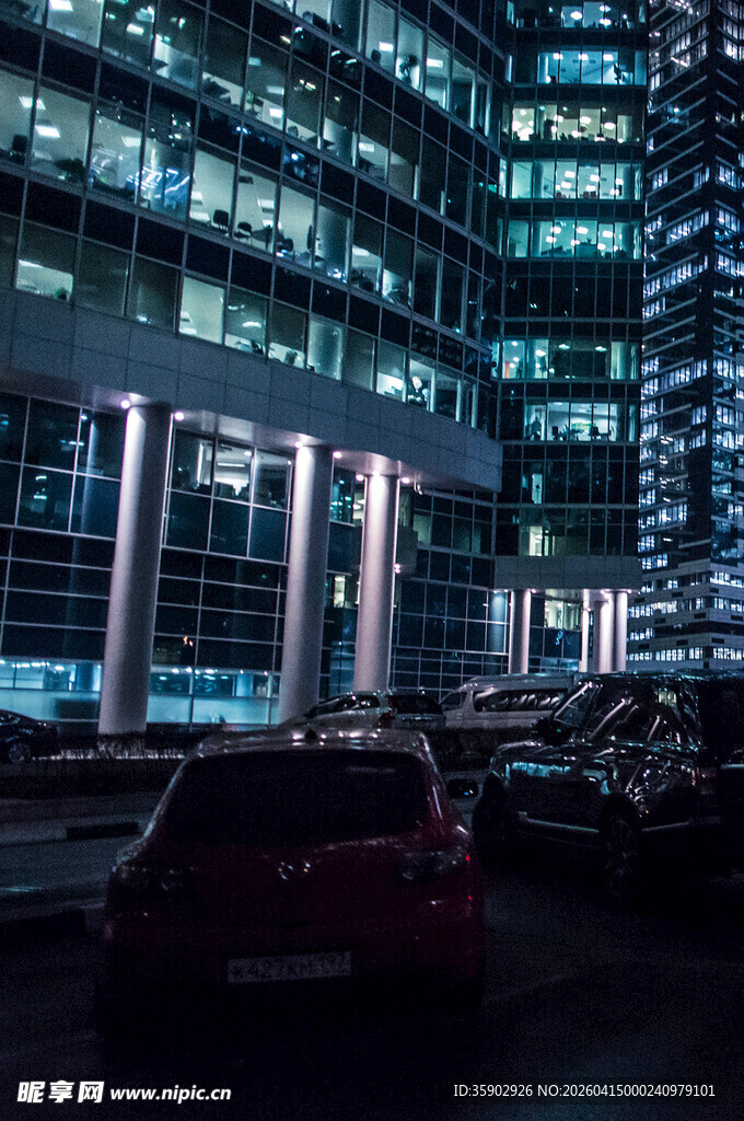 莫斯科都市夜晚的繁华办公区