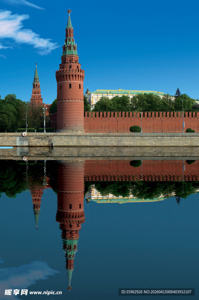 莫斯科红场建筑水中倒影