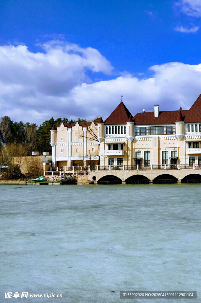 莫斯科湖畔欧式建筑风景