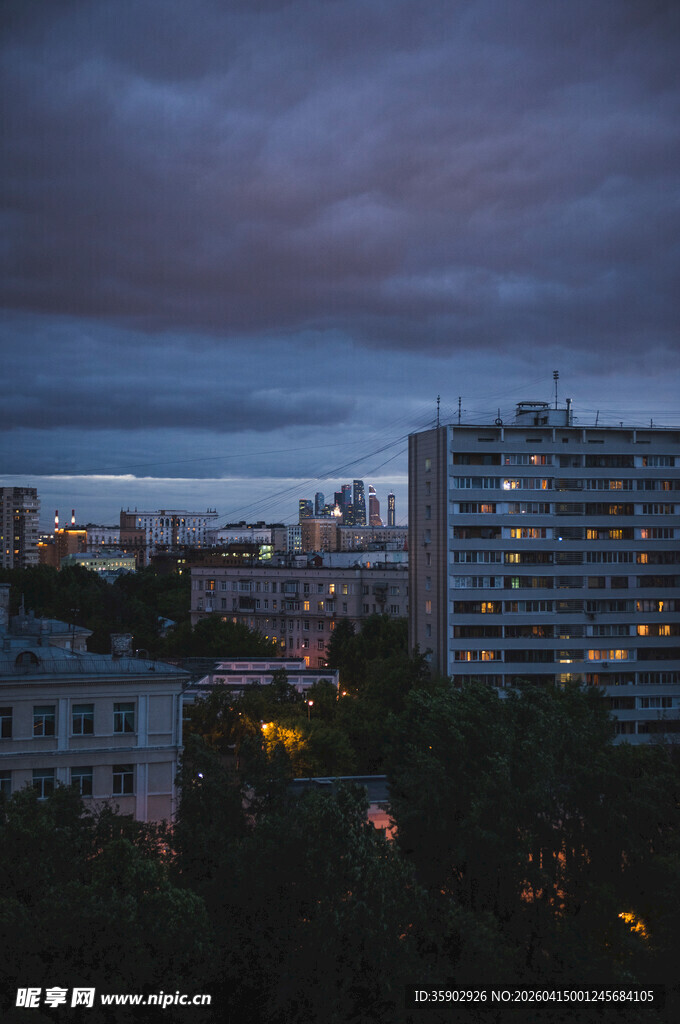 莫斯科城市暮色中的建筑景观