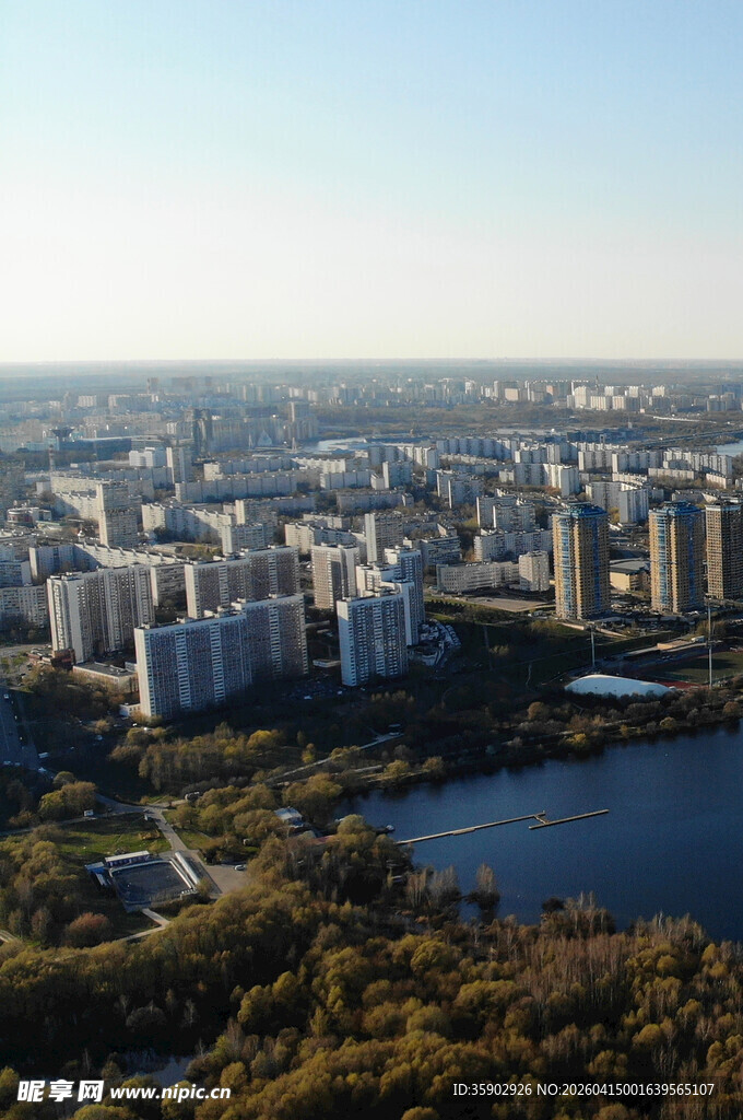 莫斯科城市湖畔风光鸟瞰图