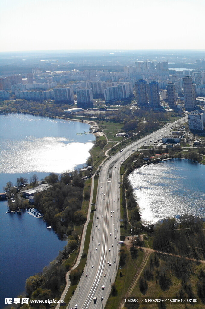 城市公路与自然风光航拍