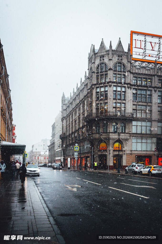 莫斯科雨中欧式建筑街道景象