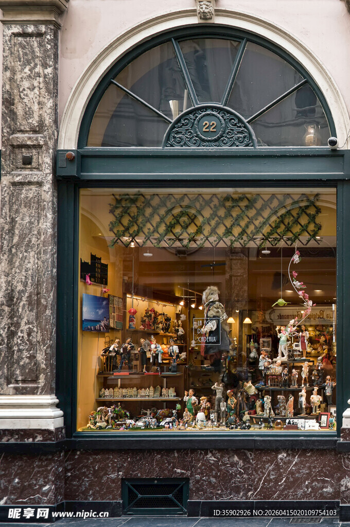 复古橱窗展示精美小物件