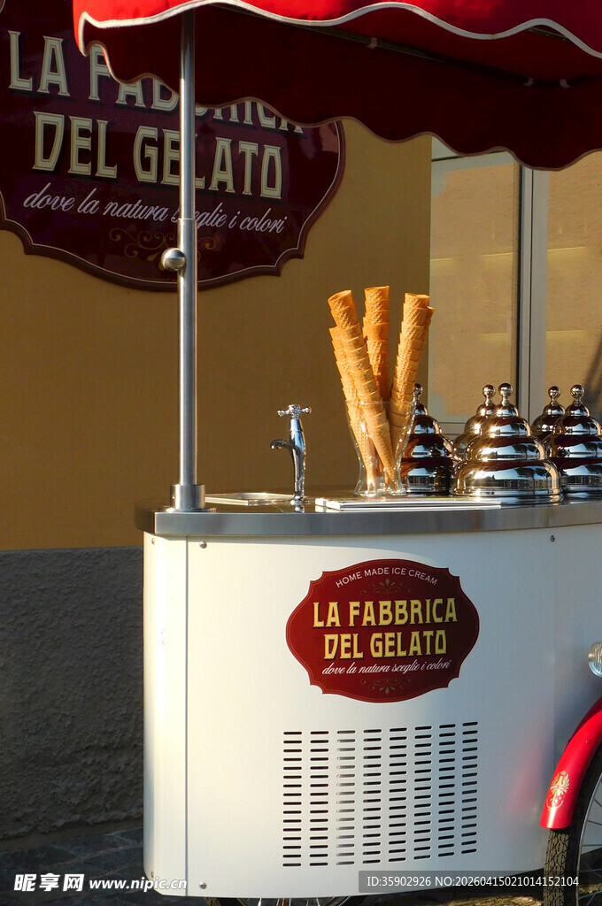 复古意式冰淇淋售卖车