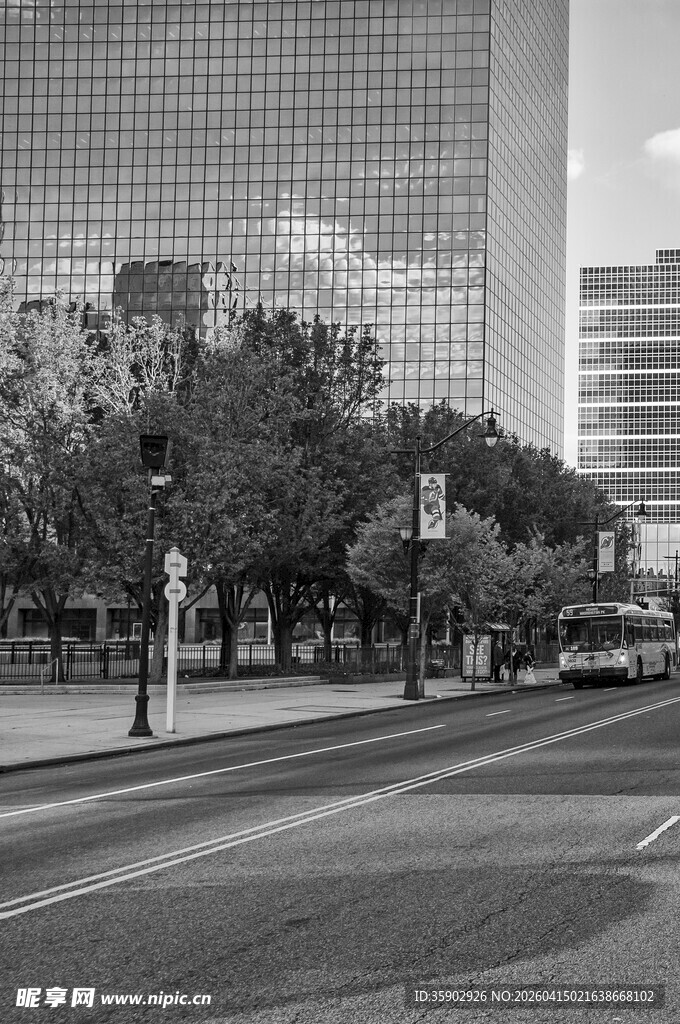 城市街道与高楼景观