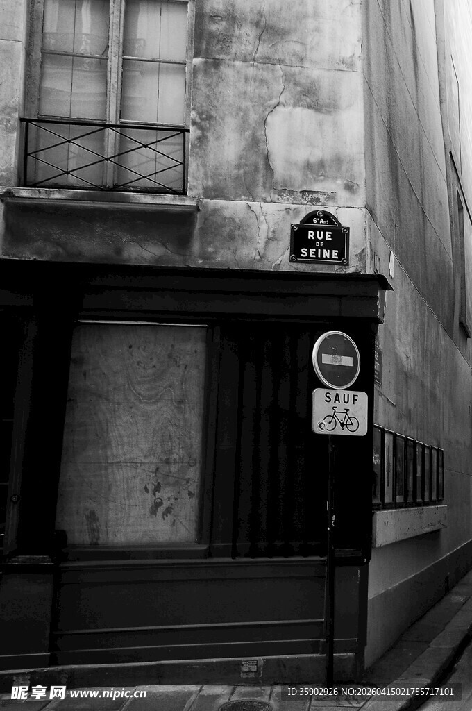 老旧街角的店铺景象