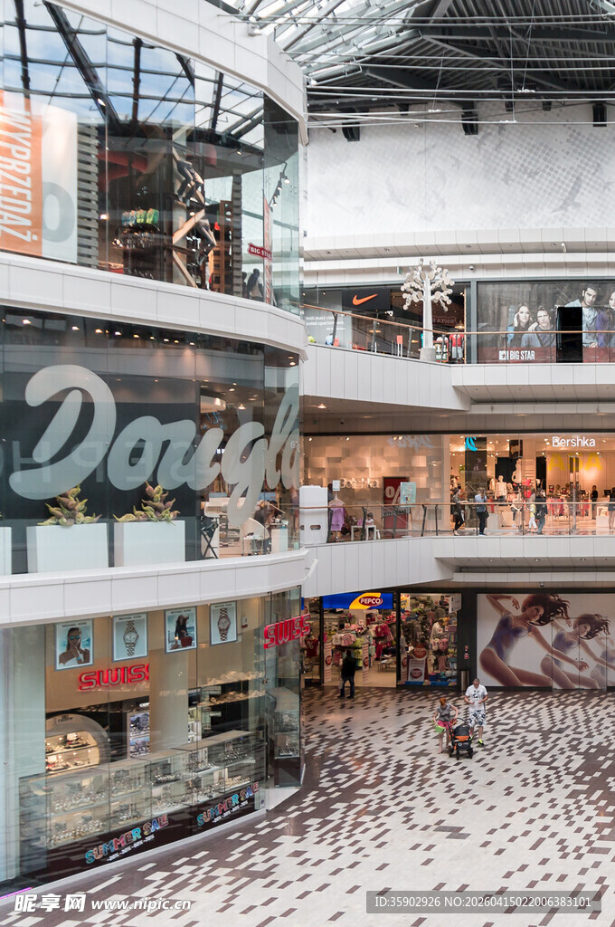 现代时尚多层购物中心
